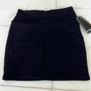 Un Deux Trois black polyester skirt size 3